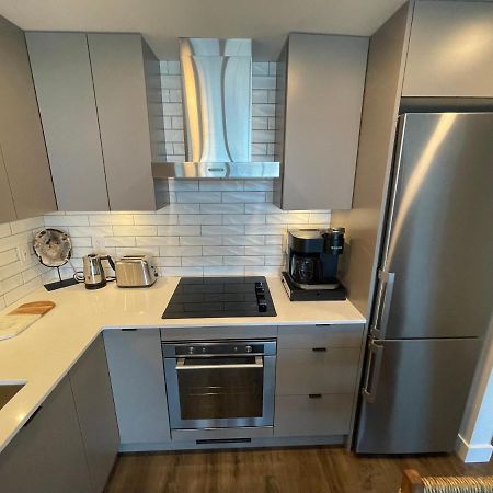 Awesome View 21 Two Bedroom One Bath Downtown Lake View Near Beach Kelowna Exterior photo