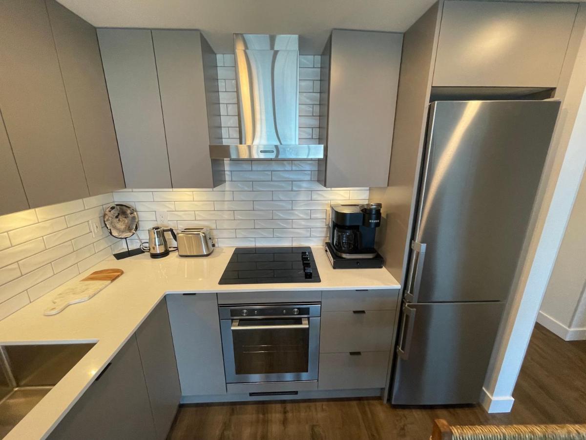 Awesome View 21 Two Bedroom One Bath Downtown Lake View Near Beach Kelowna Exterior photo
