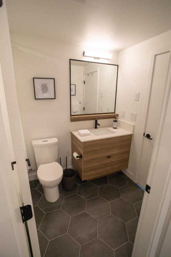 Awesome View 21 Two Bedroom One Bath Downtown Lake View Near Beach Kelowna Exterior photo