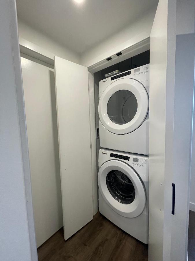 Awesome View 21 Two Bedroom One Bath Downtown Lake View Near Beach Kelowna Exterior photo
